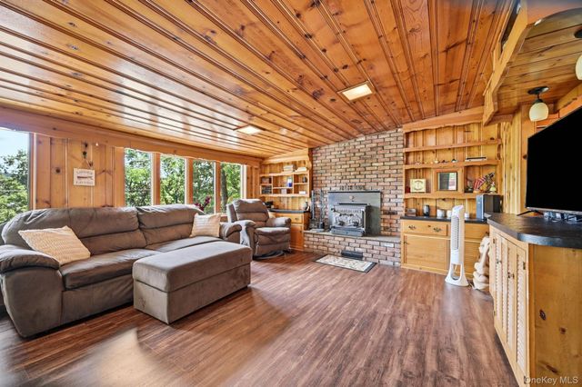 8 Stony Trail, Greenwood Lake, NY 10925