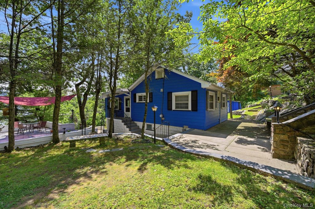 8 Stony Trail, Greenwood Lake, NY 10925