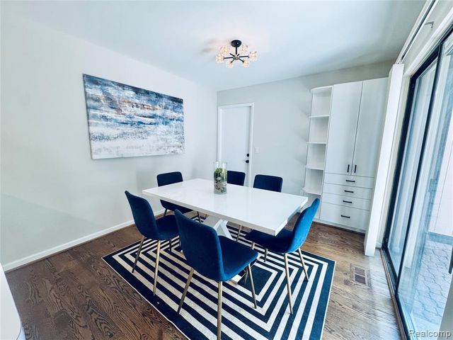 5133 Rock Run, West Bloomfield, MI 48322