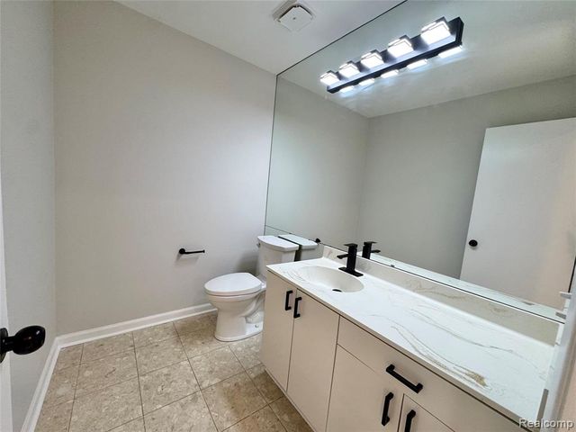 5133 Rock Run, West Bloomfield, MI 48322