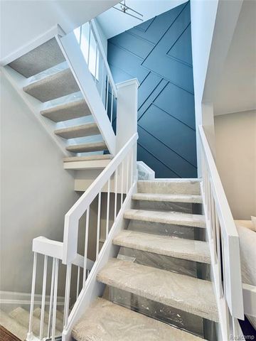 5133 Rock Run, West Bloomfield, MI 48322