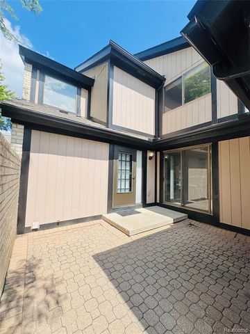 5133 Rock Run, West Bloomfield, MI 48322