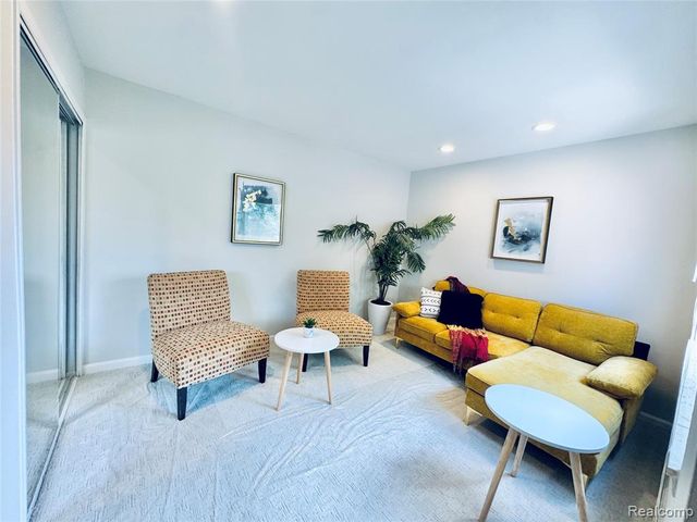 5133 Rock Run, West Bloomfield, MI 48322