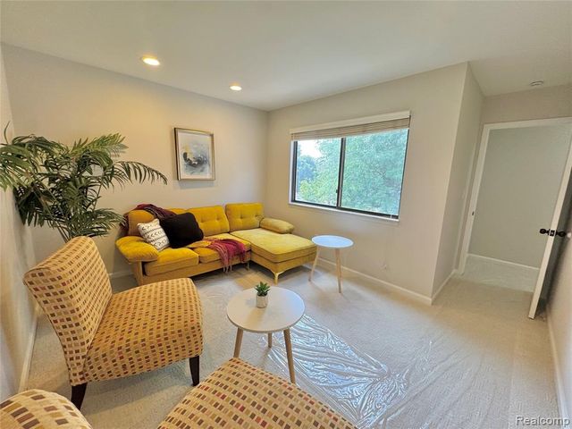 5133 Rock Run, West Bloomfield, MI 48322