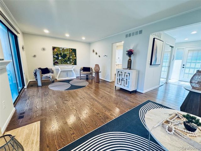 5133 Rock Run, West Bloomfield, MI 48322