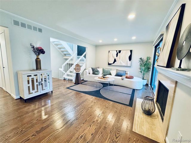 5133 Rock Run, West Bloomfield, MI 48322
