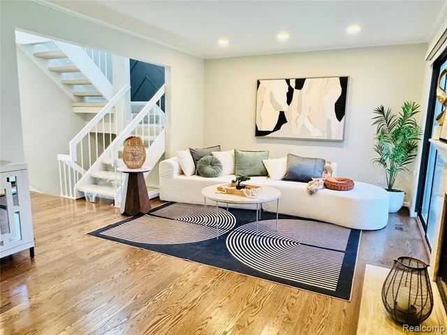 5133 Rock Run, West Bloomfield, MI 48322