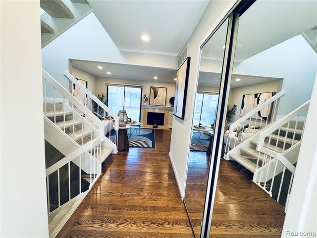 5133 Rock Run, West Bloomfield, MI 48322