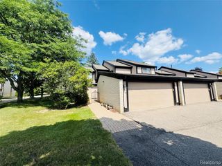 5133 Rock Run, West Bloomfield, MI 48322