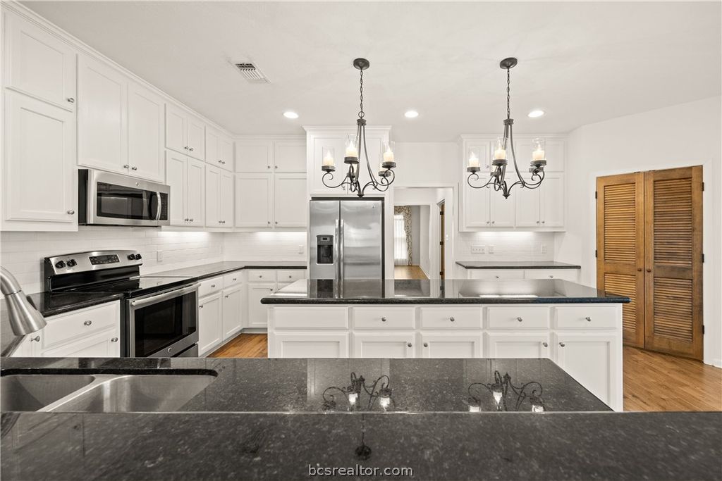 2209 Carondelet Court, Brenham, TX 77833 — photo 2