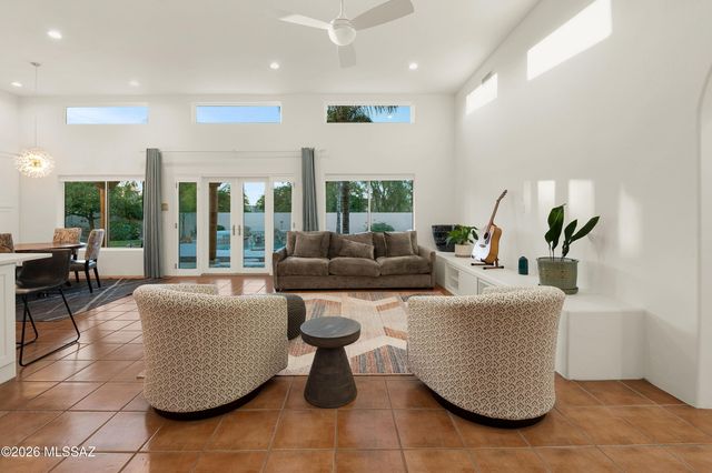 1015 N Camino Miraflores, Tucson, AZ 85745