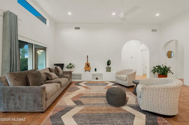 1015 N Camino Miraflores, Tucson, AZ 85745