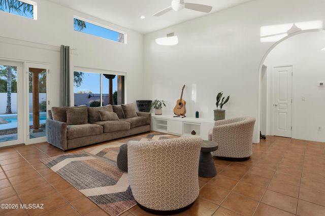 1015 N Camino Miraflores, Tucson, AZ 85745