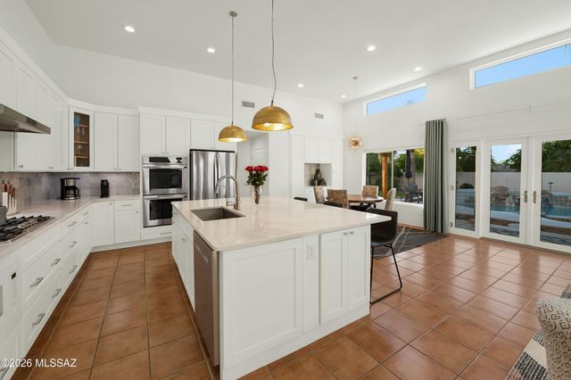 1015 N Camino Miraflores, Tucson, AZ 85745