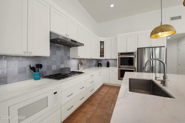 1015 N Camino Miraflores, Tucson, AZ 85745