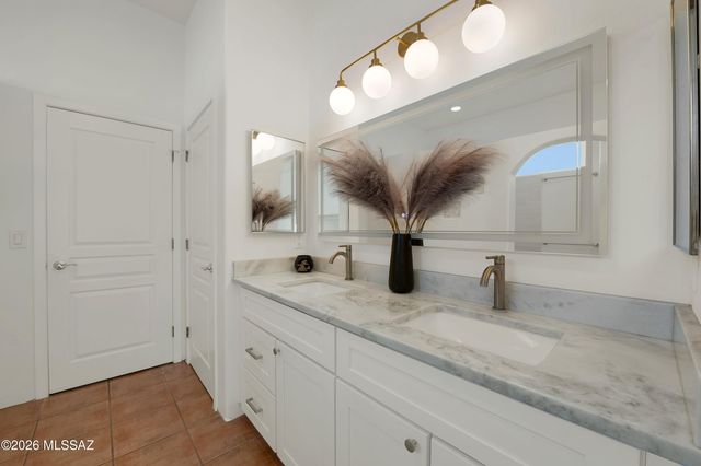 1015 N Camino Miraflores, Tucson, AZ 85745
