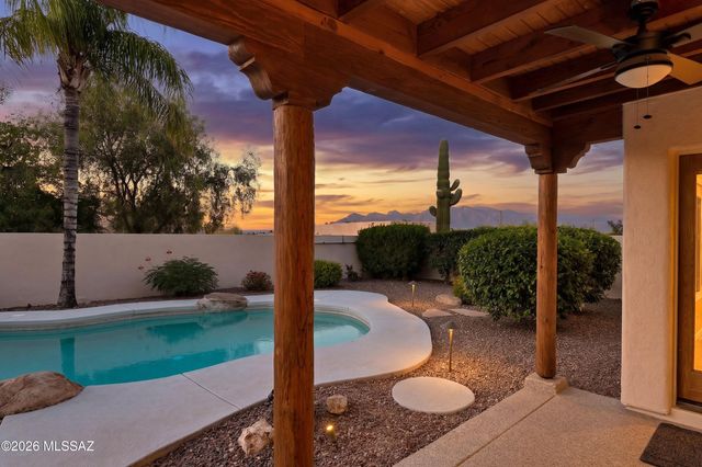 1015 N Camino Miraflores, Tucson, AZ 85745