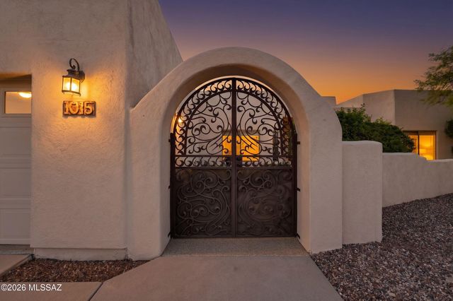 1015 N Camino Miraflores, Tucson, AZ 85745