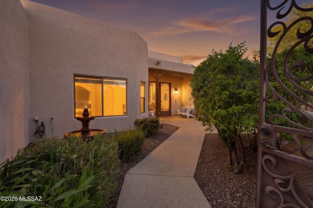 1015 N Camino Miraflores, Tucson, AZ 85745