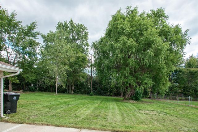 29240 McDonald Street, Roseville, MI 48066