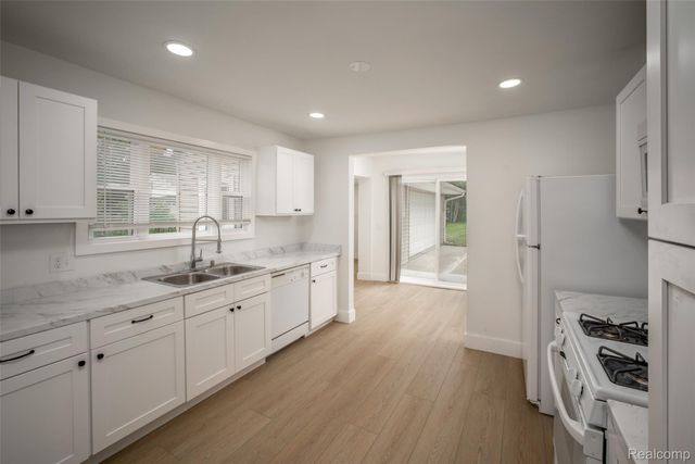 29240 McDonald Street, Roseville, MI 48066