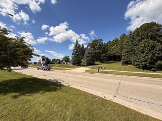 2346 W WASHINGTON STREET, West Bend, WI 53095
