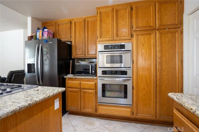7482 Cambridge Court, Fontana, CA 92336