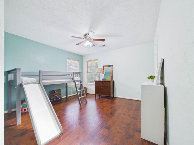 2815 Village Dale Avenue, Houston, TX 77059