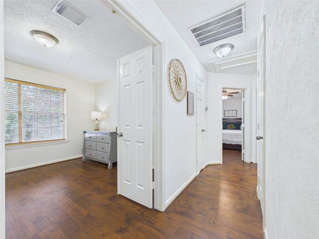 2815 Village Dale Avenue, Houston, TX 77059