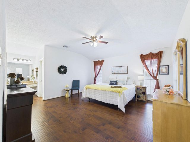 2815 Village Dale Avenue, Houston, TX 77059
