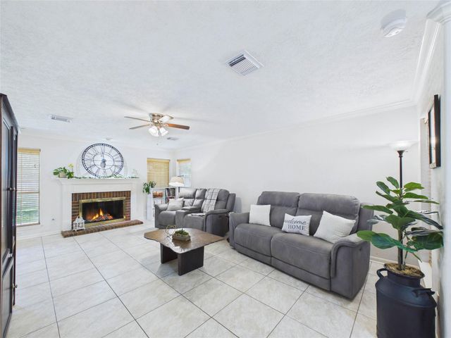 2815 Village Dale Avenue, Houston, TX 77059