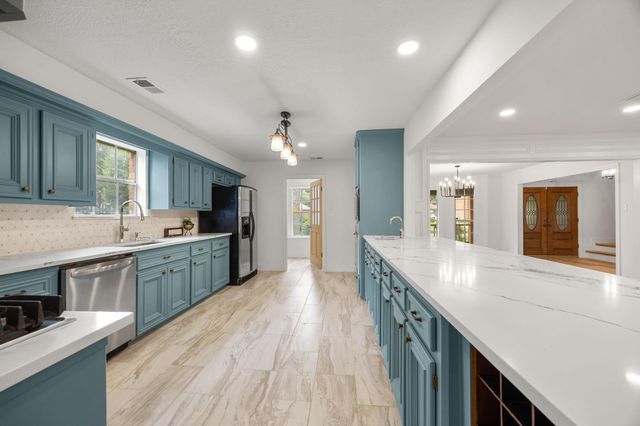 14710 Oak Bluff Court, Houston, TX 77070