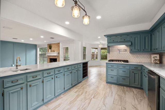 14710 Oak Bluff Court, Houston, TX 77070