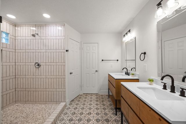 14710 Oak Bluff Court, Houston, TX 77070