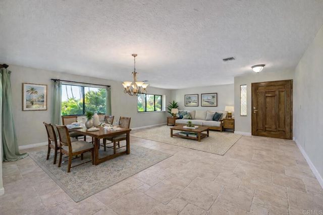 338 Skyline Dr, Vista, CA 92084