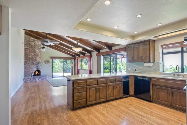 338 Skyline Dr, Vista, CA 92084