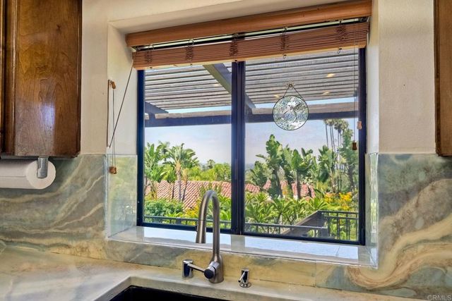 338 Skyline Dr, Vista, CA 92084