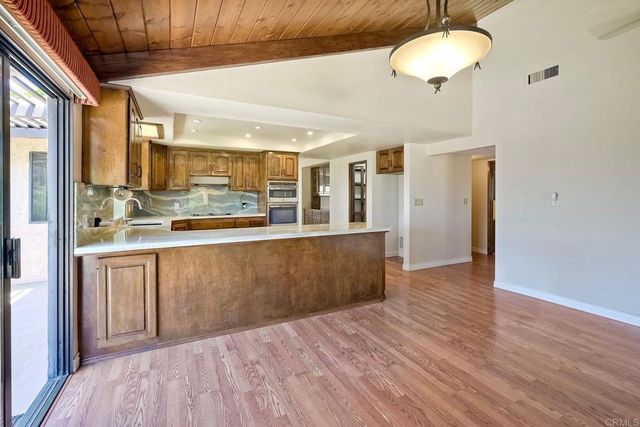 338 Skyline Dr, Vista, CA 92084