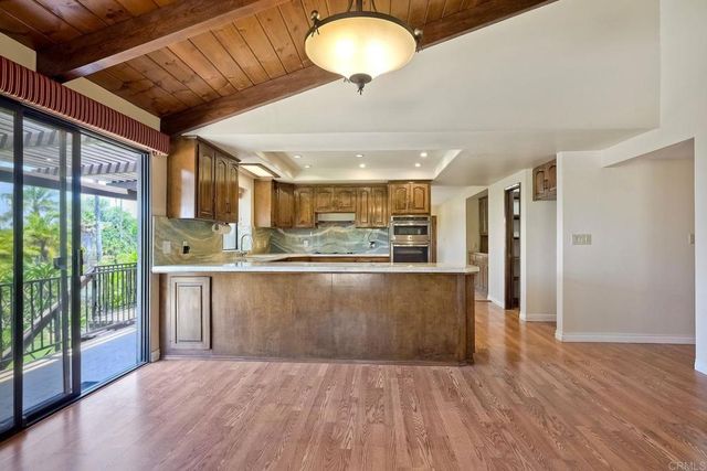 338 Skyline Dr, Vista, CA 92084