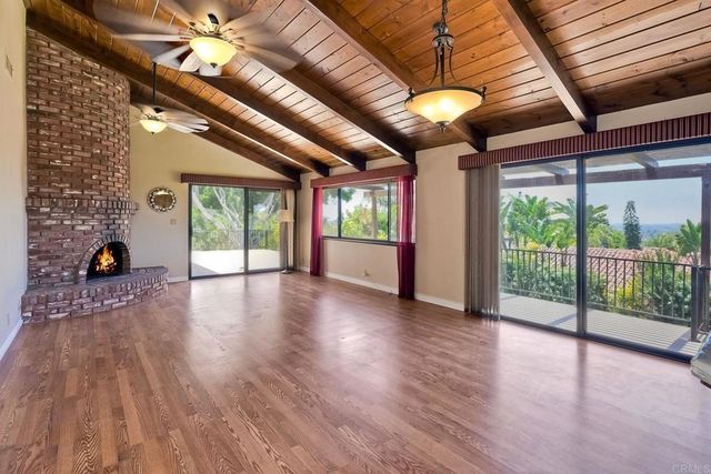 338 Skyline Dr, Vista, CA 92084