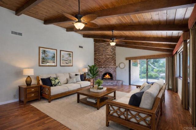 338 Skyline Dr, Vista, CA 92084