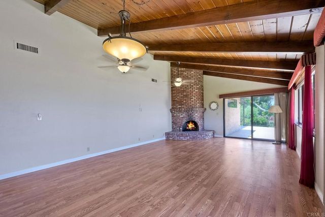 338 Skyline Dr, Vista, CA 92084