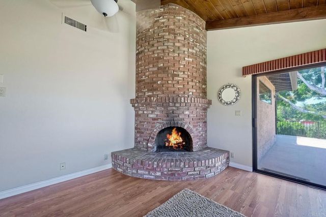 338 Skyline Dr, Vista, CA 92084