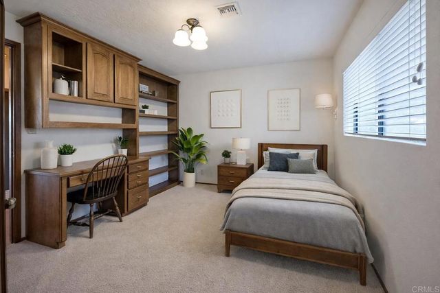 338 Skyline Dr, Vista, CA 92084