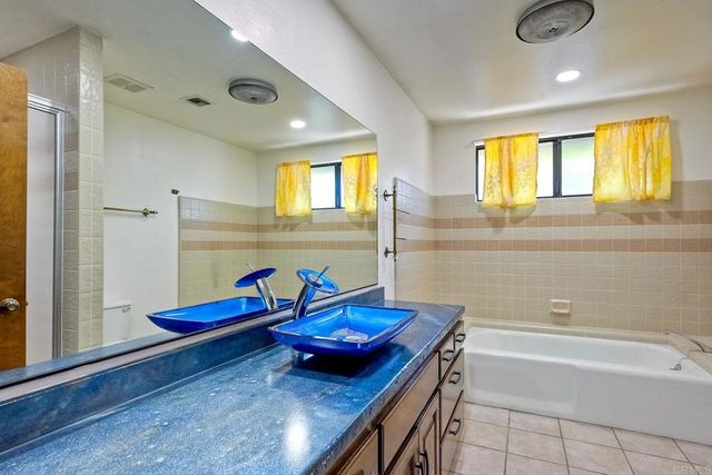 338 Skyline Dr, Vista, CA 92084