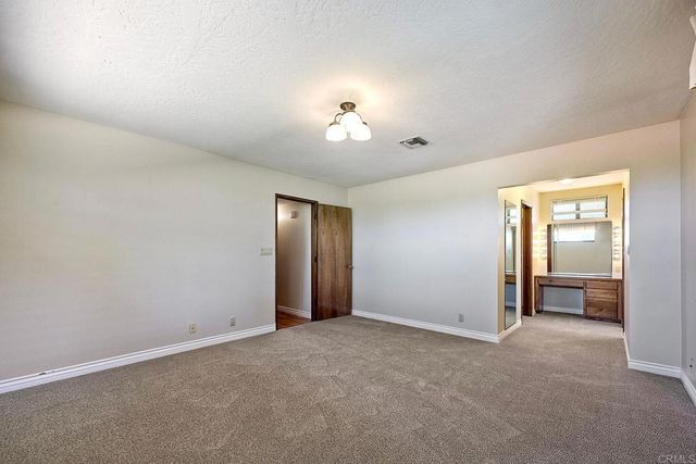 338 Skyline Dr, Vista, CA 92084