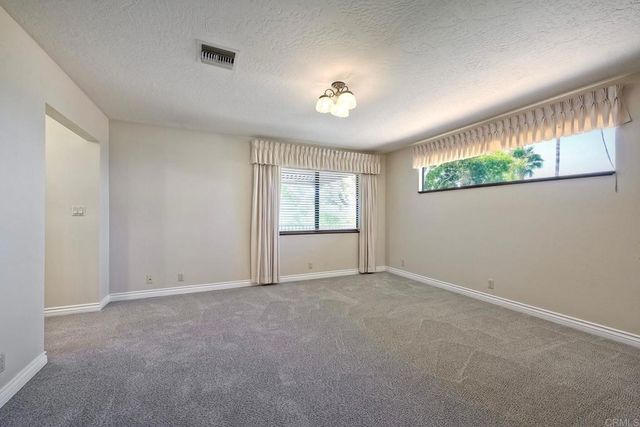 338 Skyline Dr, Vista, CA 92084