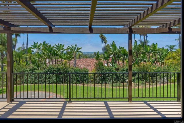 338 Skyline Dr, Vista, CA 92084