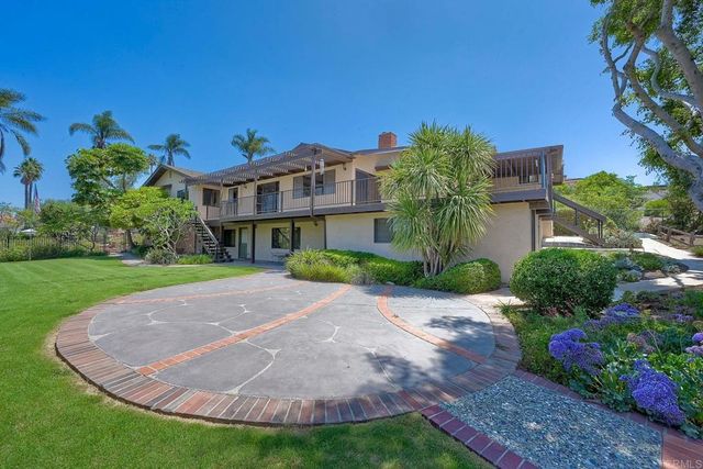 338 Skyline Dr, Vista, CA 92084