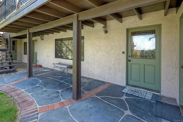 338 Skyline Dr, Vista, CA 92084